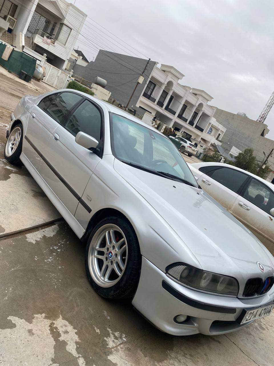 مودیل 2001توماتیک  
مکینەی بی کیشەیەگیری بەشرت تەبرید و  کارەبای هموو بەشرت 
تووندوو تؤلە  بەبی لیدان  حیزام کراوەتەوە قرنجیکی دواوەی هەیە بەس زور کەمە شایەنی باس نیا 
سەنەوی  رەقەمی نویا تحویل وەکالە بەناو کردن بەشرت سحري ٩٢ مه جال 
بوهەر زانیاریک تەلە فون کە لەخزمەت دام ***********
***********واتس ئاپ أربيل, العراق
