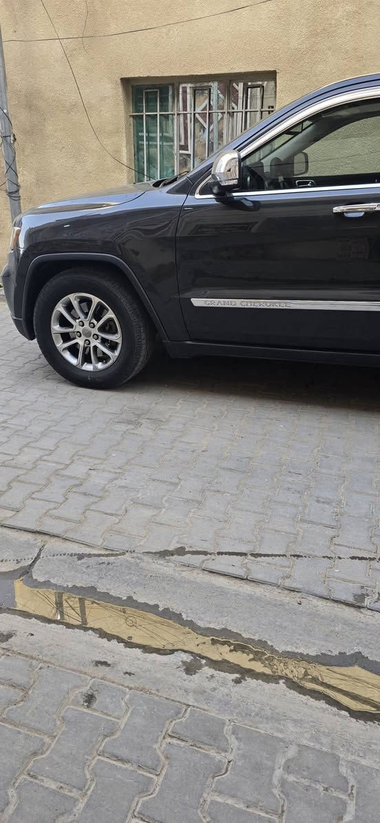 السلام عليكم اخوان تحياتي للادمن وجميع الأعضاء 
جيب موديل ١١ اوفر لاند٥٧٠٠ فول الفول كلين بدون حادث بدون ايرباك بيها بابتين وشويه من الجاملغ الخلفي كلير السيارة جاهزة من كلشي  رقم بغداد انكليزي مكانها بغداد تفاصيل أكثر اتصل على الرقم *********** 
او مراسله واتساب .
