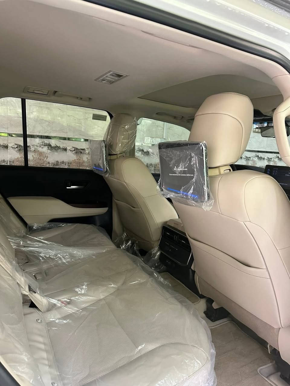 للبيع لاندكروز

موديل (2024) 

ساز اصليه  ام ضمان 

ثلاث شاشات تطبيق 

رقم بغداد مميز بسمي 

ماشيه 27 

📍بـــــغـــــداد 
*********** حسن المعموري
