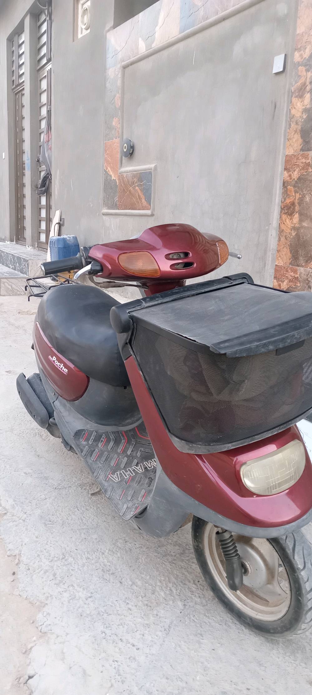 للبيع دراجة نارية ياماها بحالة جيدة، لون أحمر وأسود. مثالية للتنقل داخل المدينة. تمتاز بسهولة القيادة وصرفية وقود منخفضة. مناسبة للعمل أو الاستخدام الشخصي. 

الموقع: بغداد.