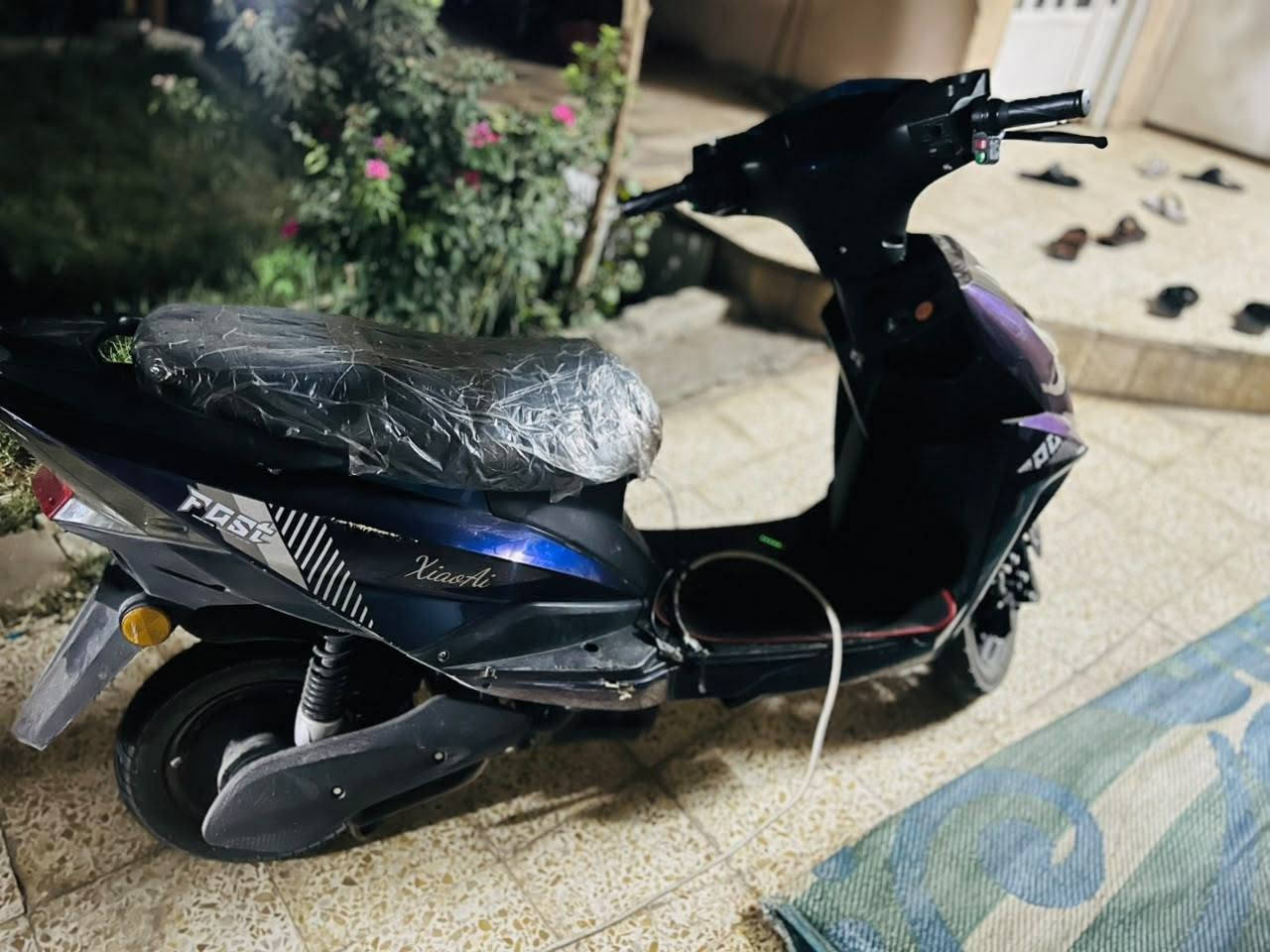السلام عليكم ماطور شحن للبيع سكنس بريكات شغالت بريك الكدام دهن ثلاث نمره سرعتو حقيقية 60 منفذ شحن ست بطاريت دبل شرط مثبت سرعه  سعرو 500 شراي انتصال ***********
