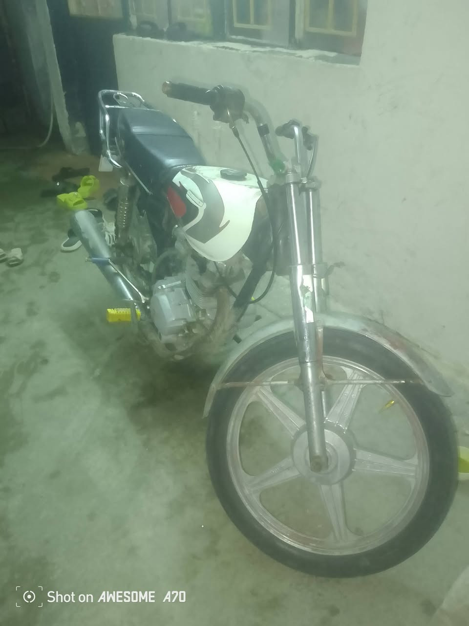 السلام عليكم ماطور جني 5كير محرك نظيف بس يحتاجله كهربائيات السعر 200 /***********
