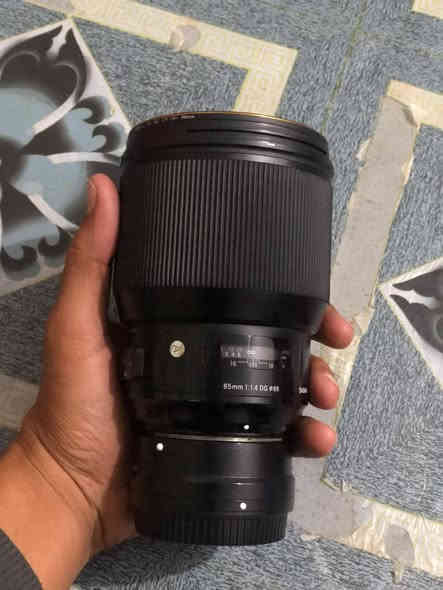 عدسه نيكون 85سكما للبيع مع ادبتر لفئه ال نيكون Z ملاحضه العدسه بدون هود نضافه مثل ماتشوف متواجد خاص ***********
