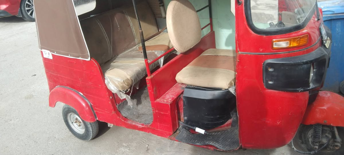 لبيع تكتك موديل 17باجاج اوراق استنساخ السعر مليونين 400 بغداد الحريه الدولعي رقمي *********** او *********** واتساب بيهن الرقمين
