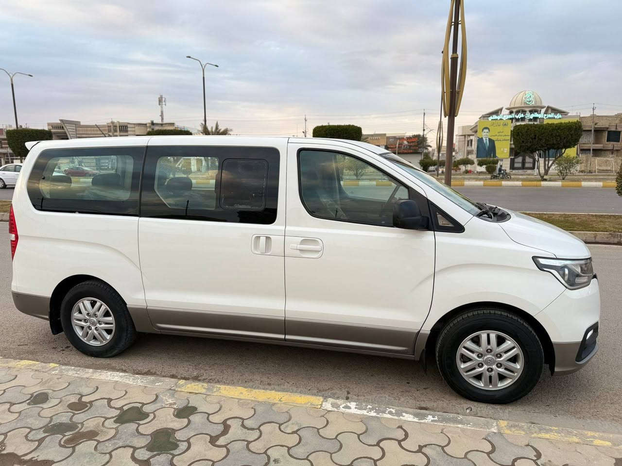 السلام عليكم للبيع ستاركس 2020 كفاله عامه من صبغ وضربه ماشيه 70 الف جاهزه من دون نقص كير ومكينه مكفولات السياره مال شركه مطلوبه ابيع بدون تحويل السعر 150 ورقه وبيها مجال لل أستفسار الاتصال***********
