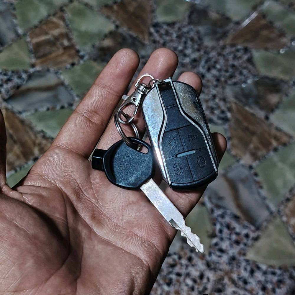 السلأم عليك دراجه للبيع جامبو صيني
الدراجه خير من الله نضيفه كفالة محرك او كهربائيات محركها ناعم ما بي قطره مال صوت الدراجه حالياً طافيه الكتف عطلان او كعد الباتري ويا بس بدل كتف تشتغل الدراجه
بيها اسويج او بصمه
تشتغل دبل اشاره او عالي او ناصي قوي
كفرات اشويه تعبانه يرادلهن تعديل دراجه قويه
مكاني كوت عزه جديده
السعر  450 بيها مجال  اتصل*********** الدراجه زينه او نضيفه بس محتاج لو ما محتاج ما ابيعها
