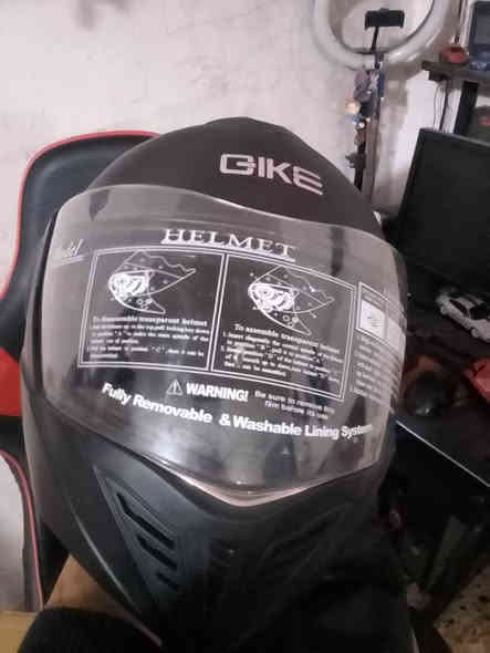 سلام عليكم عندي خوذه للبيع GlkE جديده السعر 50 وبيه مجال العنوان حي سومر شارع  *********** ابو زينب
