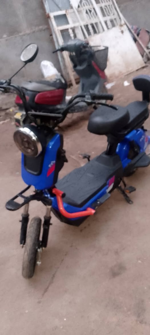 السلام عليكم 
بايسكل شحن للبيع. خمس بطاريات 
2بطاريات عطلانات ونقص جاملغ امامي 
.  غراضه كامله زنجيل سله  امرايات 
اليريده  بخدمته. المكان كربلاء الحولي


**إذا كنت صاحب هذا الإعلان وتريد حذفه لأي سبب، رجاءا أرسل رسالة إلى الدعم الفني**