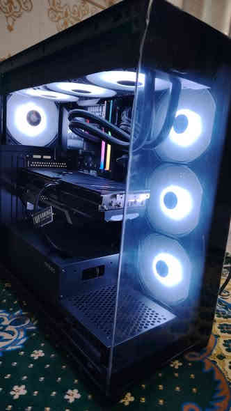 تحية طيبه كيس مستخدم قليل جداً بعده جديد لوك
موصفات الكيس:

 CPU: i7-14700F (5.40GHz) 20C/28T

 GPU: RTX 4070 TI SUPER MSI VENTUS X3 OC 16GB 

MB: MSI PRO Z790 - S WIFI DDR5 

RAM:G.Skill Trident Z5 Neo RGB Series DDR5 32GB  6000MT/s 

  M.2:LEXAR 1TB NVME GEN4

POWER : SEGOTEP GN850W PCIe5.0 GOLD BLACK 

 COOLER: WATER COOLER GAMDIAS CHIONE E4-360 360MM C/ DISPLAY DIGITAL ARGB PRETO

CASE: Antec CX300 ARGB Black

Windows 11 Pro Original Key

السعر  2,300,000   
 وتحياتي للجميع 🌹
مكاني ناصرية رقمي ***********
