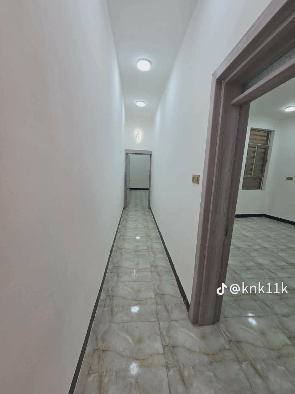 بيت في كربلاء يبعد عن الامام كيلو متر المساحة 160م
يحتوي على 6 غرف نوم وستقبال وصالة ومطبخ حار وبارد والصحيات نظام سويتات + داخلية وخارجية بناء درجة الأولى سند 25 مباشر من صاحب السند اصولي 100%
للأستفسار سيد احمد للتسويق العقاري  ***********
