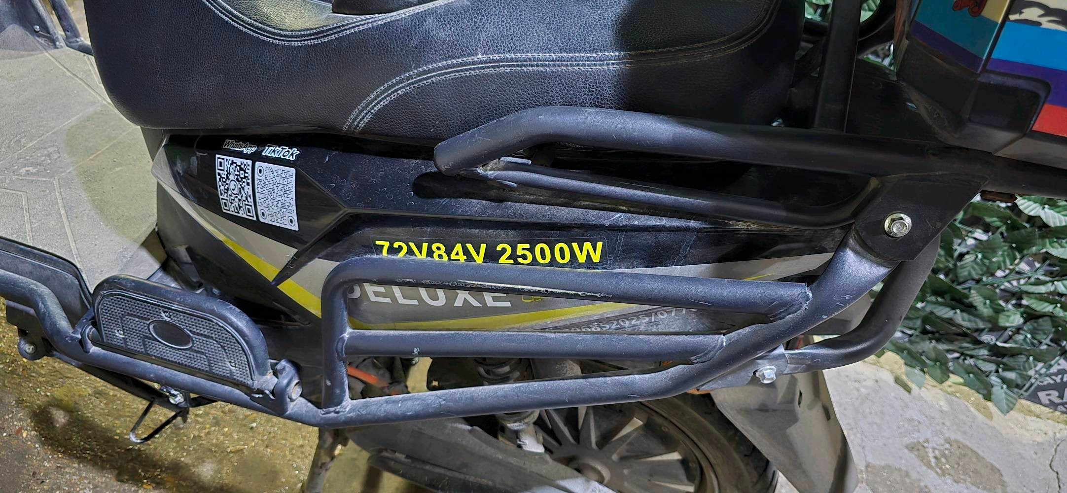 نوع دراجة سكنس شحن

محركك2500
باتري 38 امبير 
سبع بطاريات
84فولت
80الى90 سرعة
ماشية 6الاف 
تاير حجم 12
بيهة درع كامل على دراجة 
وجنطة خلفية 
وقمرية حماية من المطر 
سعر مليون و 100بيهة مجال 
عنوان الكاظمية