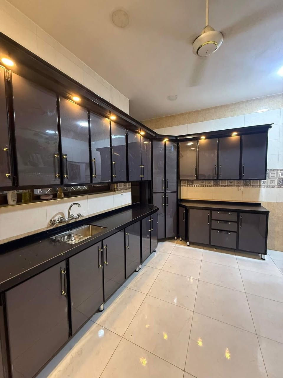 احدى اعمالنا السابقه 
مطابخ تركيه داخل خارج المنيوم عالي جوده 
مطابخ الHDF 
محجرات بجميع انواعها 
اسعارنا تنافسيه ثابته 
للاستفسار عن الاسعار مراسله الصفحه او الاتصال على رقم ***********
او مراسله على واتس اب
