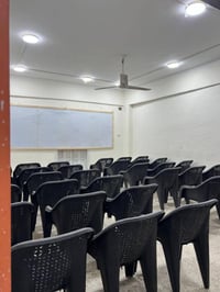٧٠ كرسي • حالة ممتازة