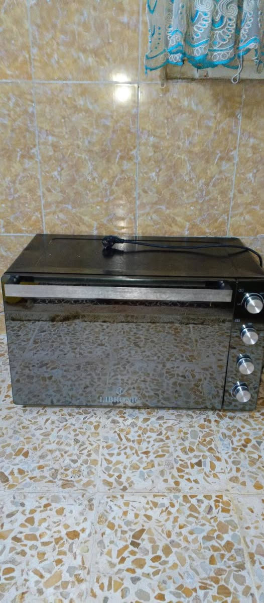 سلام عليكم فرن للبيع كما موضح في الصور سعر 130 وأ بيه مجال للاستفسار خاص أو اتصل ***********
