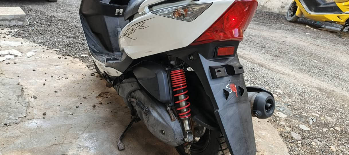 سلام عليكم دراجه ماكس ثعلب دراجه جديده مكينه مامفتوحه كلشي شغله بس كيلو متر واكف قمجي ماله ولبريك امامي داجه نكره سلف حلوه نعمه مكينه كفرات ختم واحد للبيع رايده 650وبيه مجال مكان الدوره ابو دشير هاذ رقمي ***********
