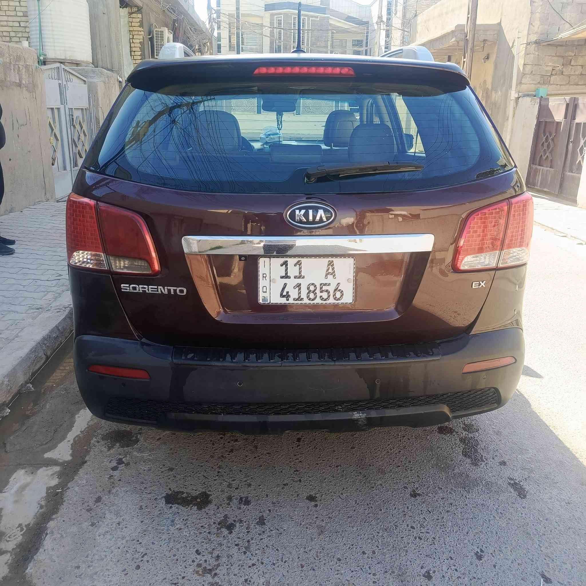 السلام عليكم كيا سورنتو للبيع وارد امريكي ضررها اربع قطع بدون تبديل الموديل 2012 السياره ليبل واحد بدون تبديل مكينه جديد حاويه جاهزه من كلشي السعر 128ورقه وبيها مجال شي قليل العنوان بغداد رقم الهاتف ***********
