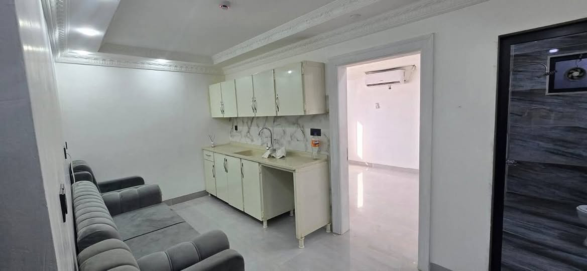 شقه للايجار في #هه_وليرى_نوى او  #اربيل_جديده 
غرفه وصاله.   زيروو     سعر مناسب جدا  (250الف )
مطبخ كامل.. كونتر . سبلت .  مرشح . بردات طباخ 
للإستفسار يرجي الاتصال بنا  
***********
***********
