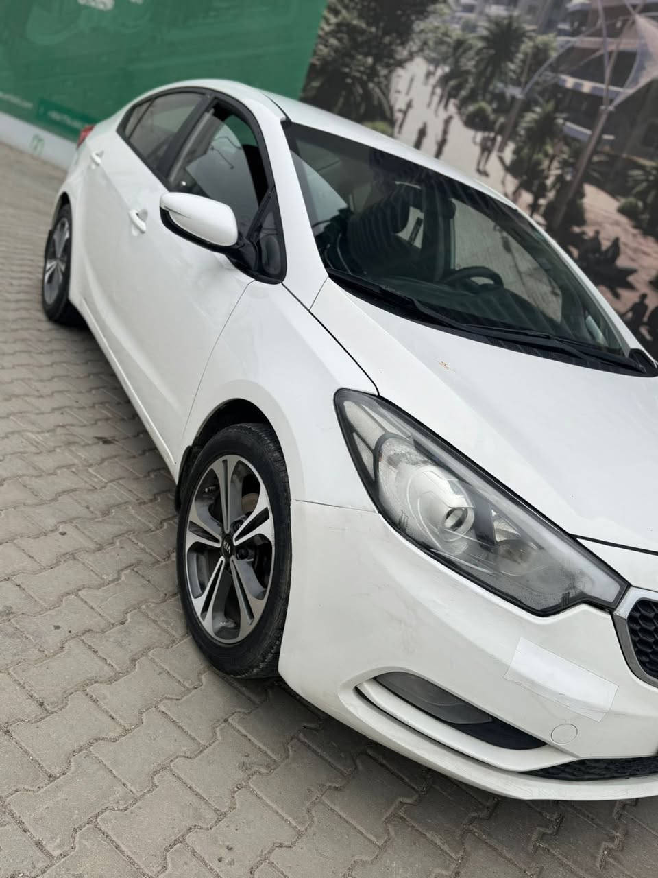 كيا سيراتو خليجي
موديل 2013شكل 15
محرك 1600دوش بشرط 
مكينه كير كله بشرط 
سياره احلى من صور 
ماشيه 120حقيقي حت الجرس شغال 
السياره بيه قطعه وحده صبغ الباقي كله مكفول 
رقم سليمانيه شرط التحويل 
حداديه صدر جاهزه اي نقص مابيه 
مواصفات
شاشه 
كأمره 
تحكم سترين 
سونر موجود بل منشور 
داخل اسود 
العنوان بغداد 
الشراي يتصل ***********
السعر118 وبيه  مجال
