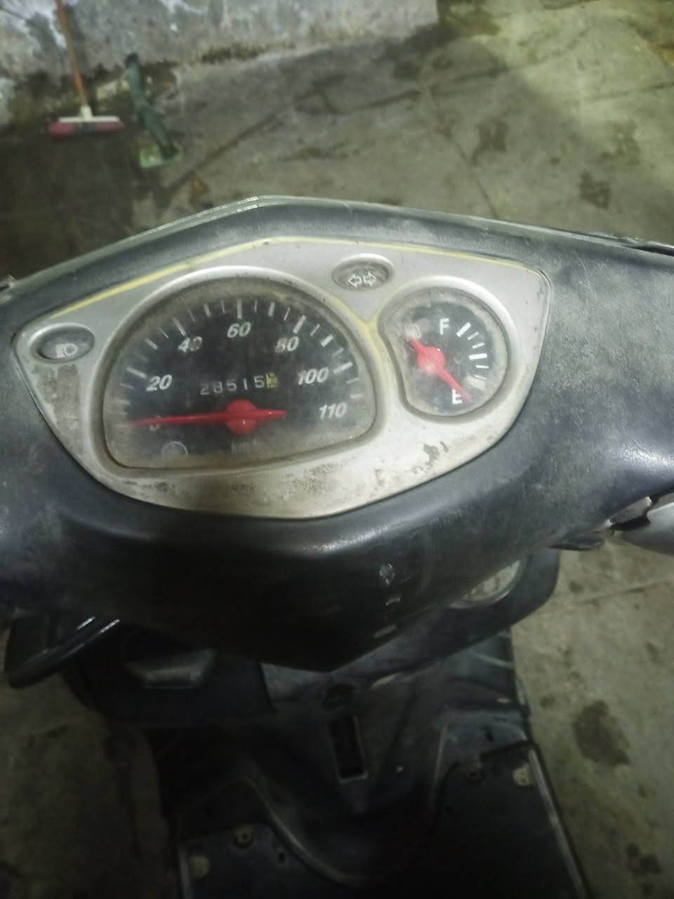 سلام عليكم دراجه سكنس نثيهه ياباني دراجه بلاديه الله شاهد دراجه صاله 4تشر متروكو كامت عندي وعفته عوزه بس تجفين كهربايات شغله كلشي شغال كابريتر خطين ستان حساس دراجه بكاني مدينه الصدر ب 300وبيه مجال وبيع كوم حديد  رقم ***********وتساب متواجد
