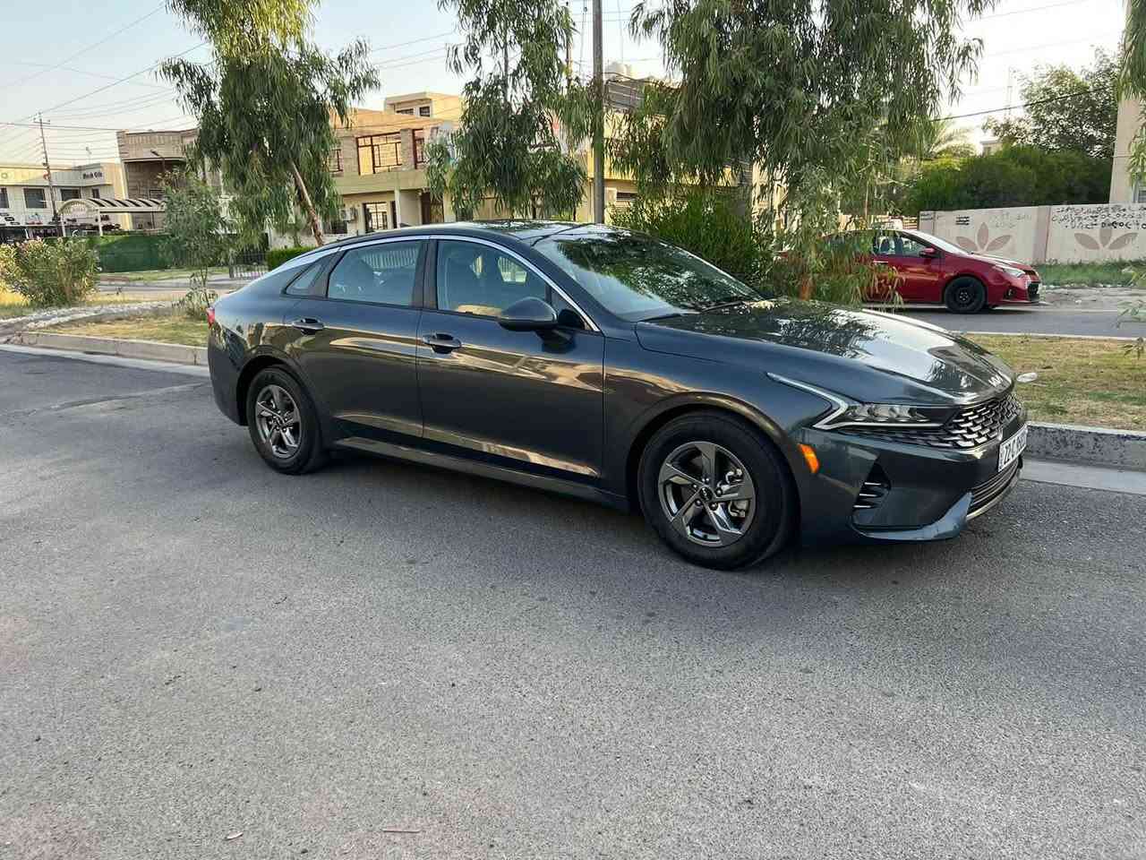 KiA K5 2022 - LX
محرك 1600 تيربو
ماشية 105,000 كم

المواصفات
شاشة كار بلي + اندرويد اوتو
بصمة ابواب
تشغيل عن بعد
كير 8 نمر
دفع امامي
مثبت سرعة
    فرامل ABS.
* نظام الثبات الإلكتروني ESC.
* مساعد الحفاظ على المسار.
* التحذير من الاصطدام الأمامي مع الكبح التلقائي.
* مراقبة انتباه السائق.
* مساعد الإضاءة العالي
* ⁠    مصابيح LED نهارية

حادثها من امريكا
جاملغ وربع البنيد + ايرباك سترين
بالعراق
تبديل بابين جهة اليمنه + بنيد والدعامية 
دعامية صبغ وتصليح 
بيها طخات بسيطة بالجاملغ الخلفي

ملاحطة الصورة قديمة

السعر 139$
مكاني بغداد البياع او زيونة
***********
***********

