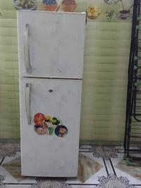 ثلاجه نظيفه • بيها مجال بسيط