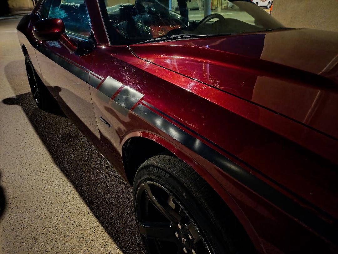 السلام عليكم
جالنجر 2018 
وارد امريكي حادثها جانبي 
مبدل باب وجاملغ وجاملغ خلفي بي تعديل 
ماشيه 76 ميل ، مكينه 8
كامله السيارة اي نقص ما بيها من كلشي 
رقمها بصره ومكاني بالبصرة 
سعرها 145 
التفاصل اكثر اتصل 
***********
