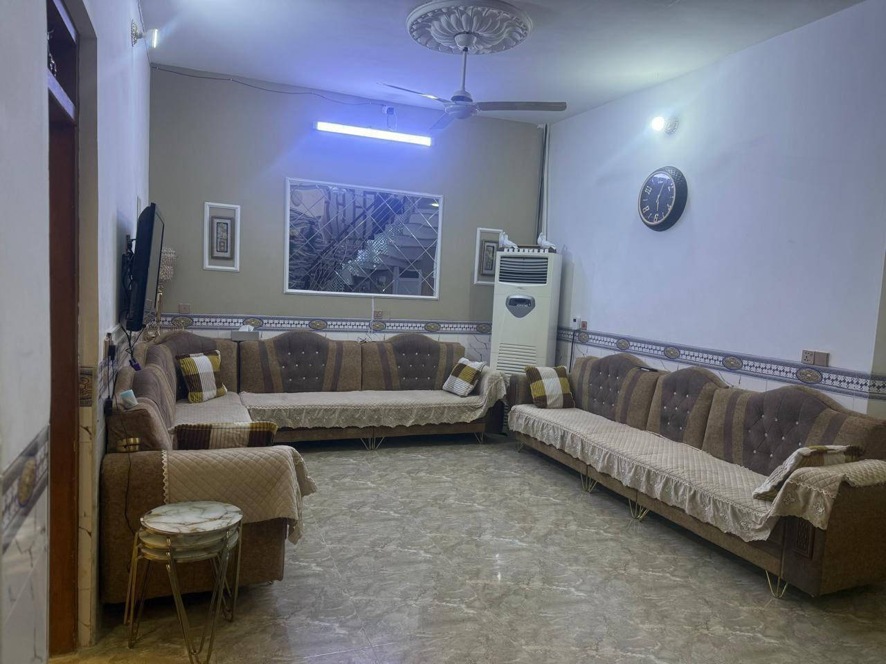 للبيع دار 200 متر حي الجامعة   من جهة مجمع الدرة
4غرف 
شارع 10 
 بناء 2024 
 واجهة 10 نزال20 
للاستفسار عن السعر وباقي التفاصيل
***********
مكتب العباسي للعقار ركن شارع 2000 حي الشهداء
