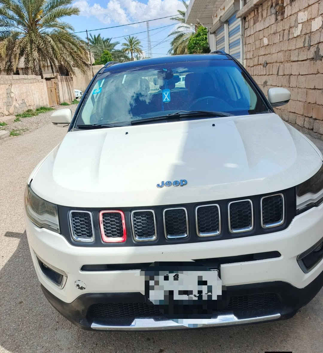 السلام عليكم (جيب كومبارس موديل 2018 أمريكي فول مواصفات لمتد)
بيها بنيد مصلح 
وجاملغ امبدل وشخوط خفيفه بلباب
كشنات جلد
تبريد قطعتين 
بونراما 
شاشه تحكم استيرن 
كشنات تدفئة تبريد 
بصمة 
اشاير مري
رقم بغداد مشروع وطني 

السعر 108 بيها مجال 
‏‪***********‬‏
