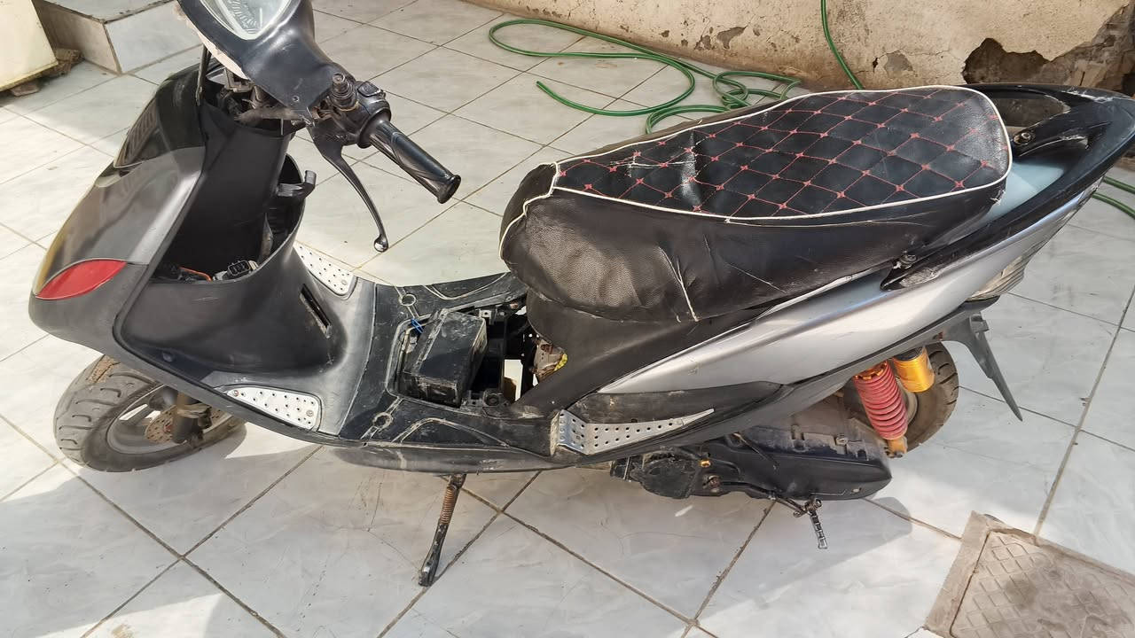 سلام عليكم. 
دراجه للبيع ماكس عدله مكينه مزوده 55 كلجات رياضي عراضه كلهن موجودات مابيه نقص دراجه شلعه ومعدل سلف شغال بس يرادله شخاطه دراجه بيه تزويدات هواي دبل والوياله وهواي شغلات دراجه شغاله مكاني بابل شارع 100.
سعر ب350بيه مجال رقم *********** بي واتساب
