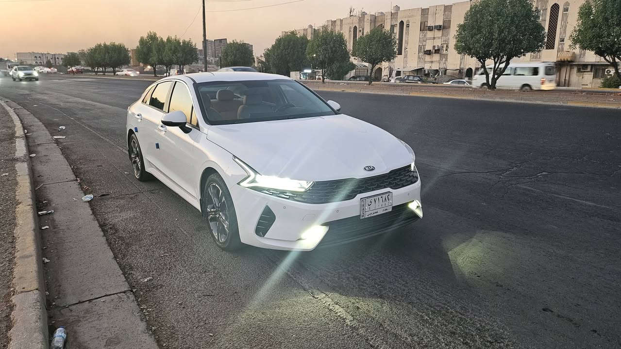 كيا k5 موديل 2021 خليجي
ماشية 86 الف  
رقم بغداد 
مفتاح بصمة (تشغيل عن بعد )
قمارة حديد محرك 2000 دوش
  ويل كاب 18  
يدات باب نيكل اربعتهن
حساسات امامي وخلفي  عدد 8 +كاميرا خلفية دوارة ويا لستيرن
مسجل شاشة كاربلي (واير ليس) ومنفذين USB
شادلهة امبلي فاير  (سستم صوت SP ايطالي) 
شحن واير ليس مال تلفون
لايت 3عدسات 
لد امامي ابيض ومدمج ويا اشارة برتقالي (بلادي)
لد كامل خلفي  + لد كشاف ضباب 
اربع مودات للقيادة (٣ معروفات والرابع تتحكم بي انتة)
بردات جامات خلفية بلادية
تبريد مناخين تحكم منفصل  +تبريد خلفي  ومنفذين USB
حاملة اكواب بين كراسي خلفية
سيارة بعدهة بضمان شركة الدولية
بيهة بارد كلش صغيرة بصندوق + نكرات ب باب خلفي بصف سايق 
السعر مطلوب  192$
للاتصال : ***********
