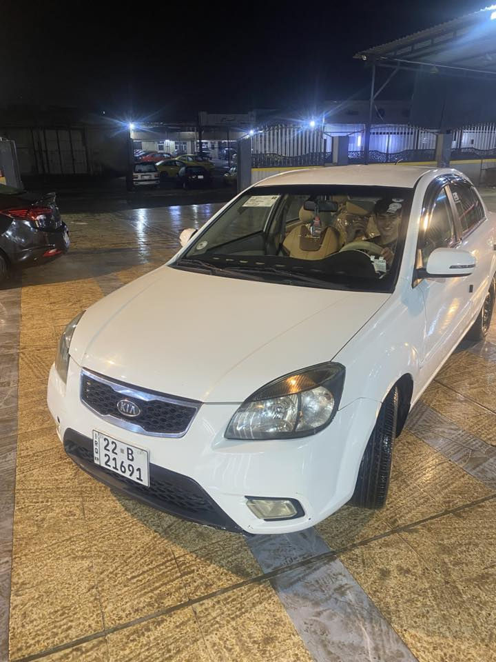 سلام عليكم كيا ريو 2011 للبيع مكينة 1600 دوش مكفولة من الضربة كفالة عامة من الضربة مكينة وكير شرط السيارة جديدة للتواصل على الرقم ***********
