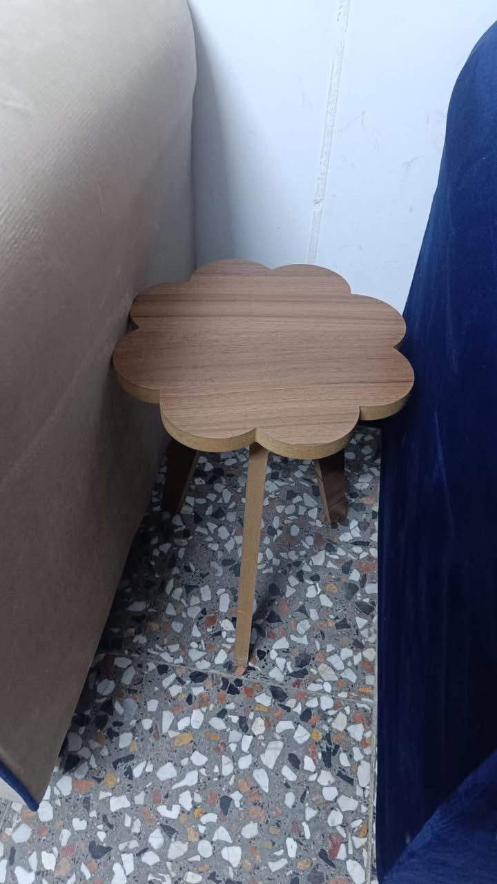 السلام عليكم غراض للبيع تخم 10 مقاعد مع طبله وسطيه وكوشات وبردات 5 قطعو وثنين تول مبرده جنرال طلبلات ميز مكتبي 
التخم سعره 300 قفل شغل معمل
البردات سعرها 100 قفل جديده كلش ساده
مبرده سعرها 150 قفل جديده كلش
الطبلات سعرهن 25 قفل 
ميز مكتبي جديد كلش 150 جديد
العنوان بغداد حي العامل للتواصل *********** بي واتساب
