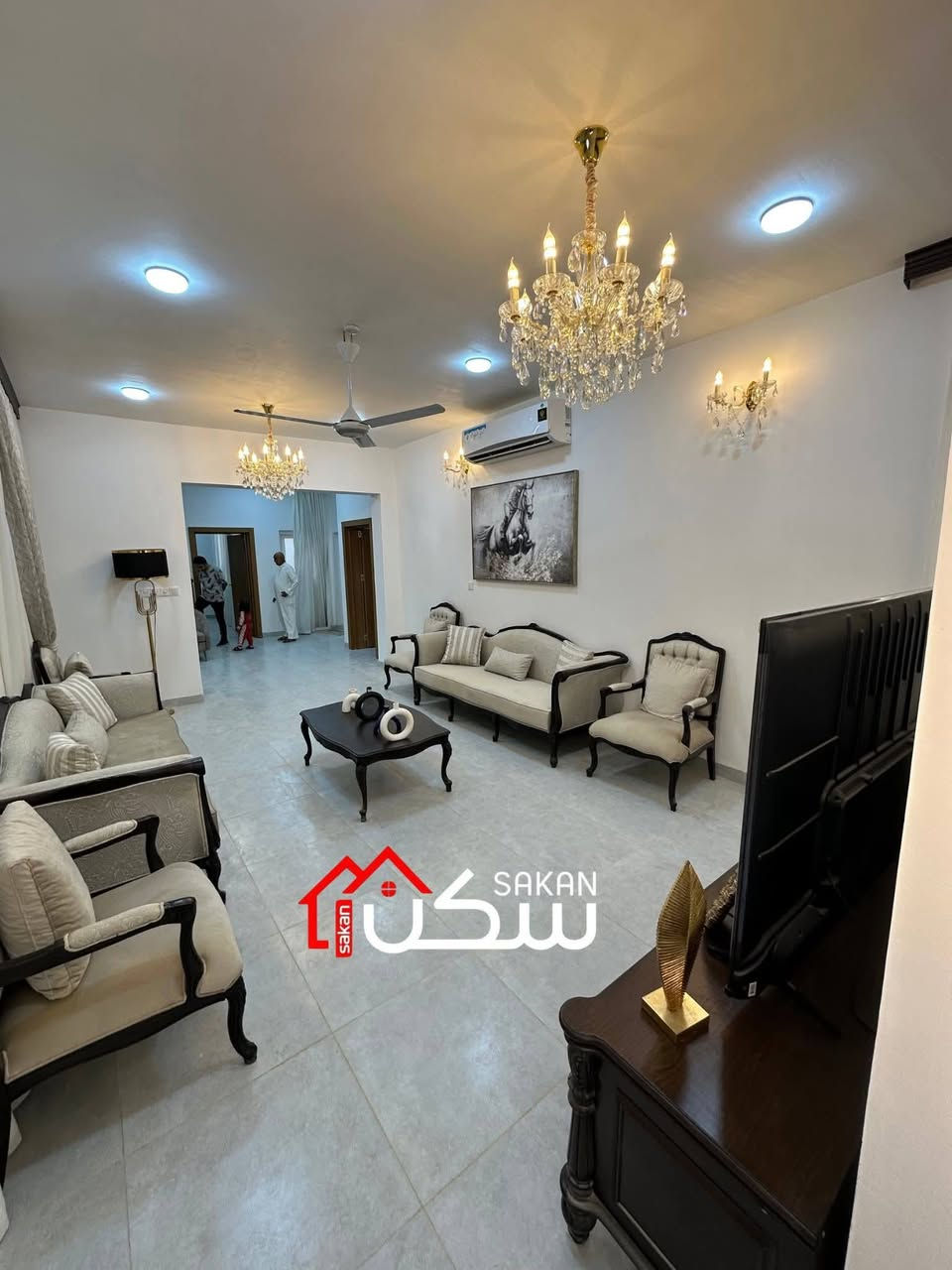 دور  للبيع في مجمع
المرتضى السكني 
جاهز لسكن البناء طابوك جمهوري ارقى مجمع
المساحه ٢٠٠متر 
طابقين يتكون من 
صاله استقبال مطبخ وغرفه وحديقه 
الطابق الثاني يتكون من غرف عدد ٢ وصاله وتخاريج يقع المجمع قرب جامعه الكفيل تدفع مقدمه +تطلوعه والباقي على المصرف وعدنه ١٦٠ متر 

تدفع المقدمه وتسكن بي 
***********
