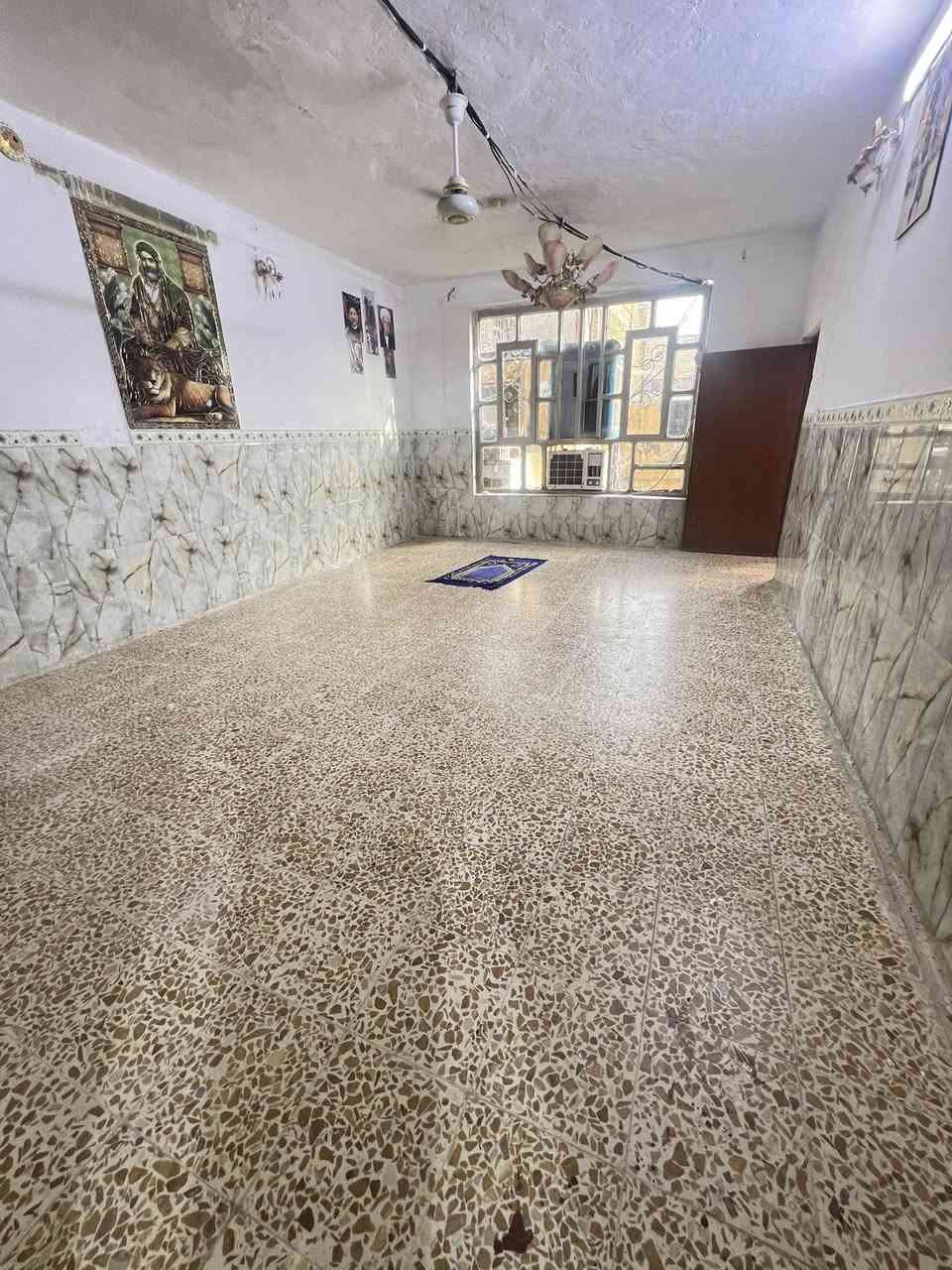 سلام عليكم بيت بغداد الحسينية سكلات بل 13 قروب شارع ال20 مساحة 200متر قاط ونص4غرف نوم وصالة وستقبال كلش جبيرة مطبخ وهول وترك تصال *********** وتساب فقط ‭0787 421 9399‬سعر مناسب خاص
