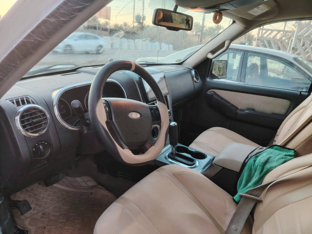 فورد إكس بلور ٢٠٠٨ رقم سليمانيه بسمي سياره جاهزه تحويل ثاني يوم مامطلوبه غرامات بيه ضربه بصيطه باب خلف سايق خمسه راكب سعره  125$ وبيه مجال*********** مكان سياره بابل مسيب
