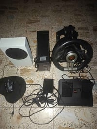 اكس بوكس للبيع هوه والغراض الي بلصوره ويا جوستك اصلي واحد  السعر 450 و...