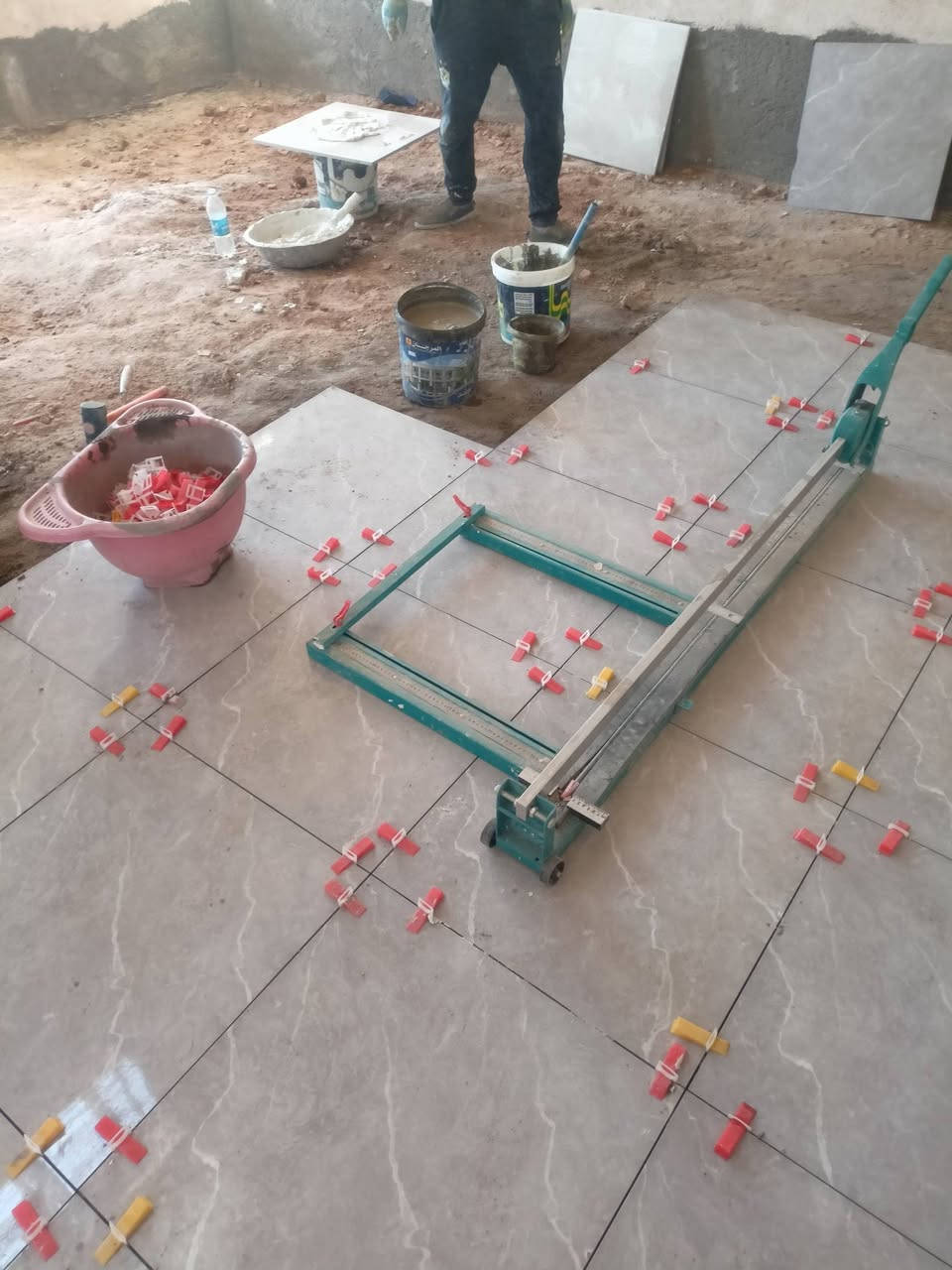 سلام عليكم خلفه سيراميك متفرغ حالياً
***********
