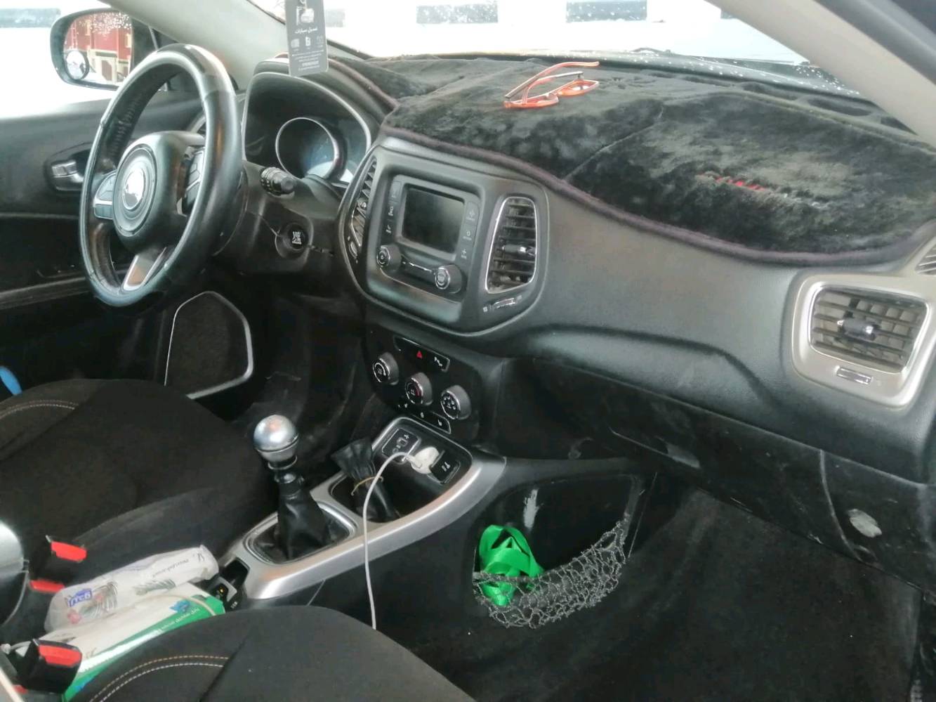 جيب كومباس موديل ممتاز واسود، بحالة جيدة بدون أضرار واضحة مع مكينة وكير بحالة ممتازة. السيارة قيد الاستخدام ولا يوجد حاجة لتصليح واضح. السعر قابل للتفاوض، وممكن ترتيب زيارة لمعاينتها على أرض الواقع. للاستفسار أو المعاينة يرجى التواصل عبر رقم الهاتف.