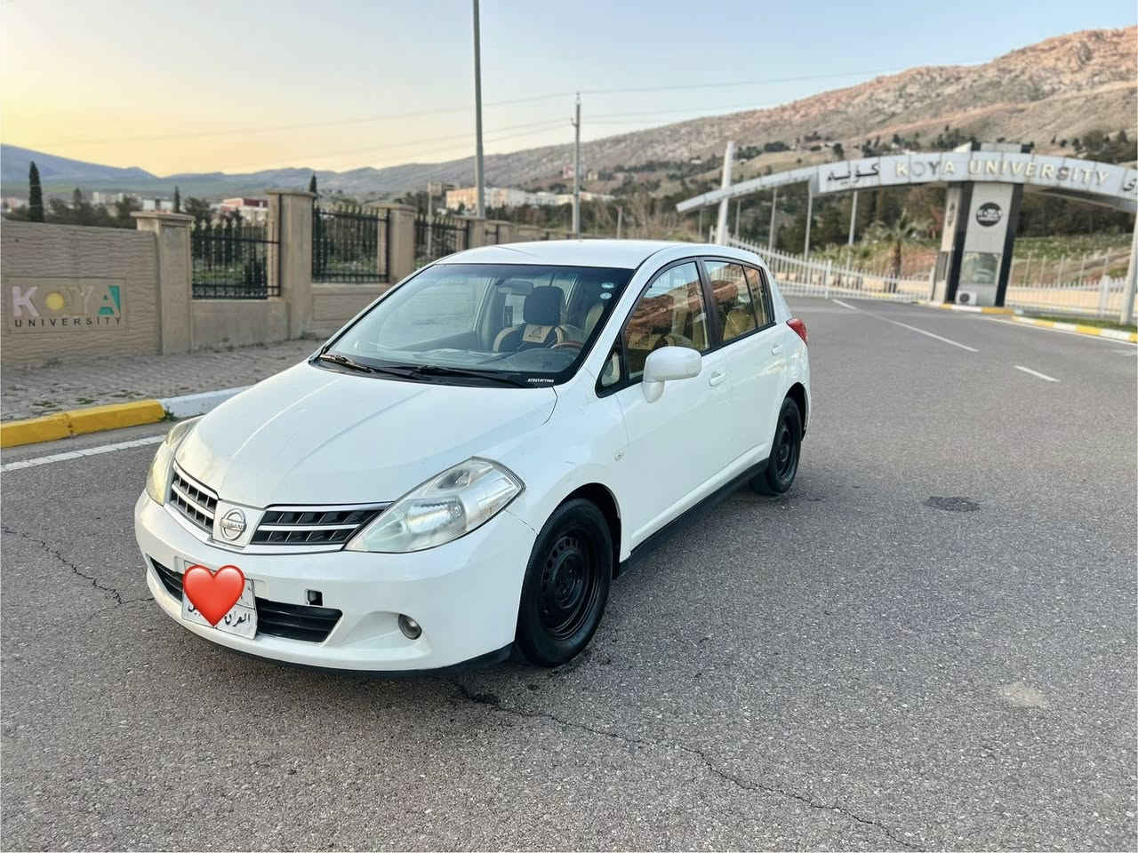 نیسان تیدا 2010ناوزەرد تۆماتیک دووپارجەو بستێکی بۆیاخە دەعمو لێدراوی نییە پێشی بەحال قرجێکی هەیە شایەنی باس نییە بەشەرتی گێرو مەکینە و توندوتۆلی بەناو  خۆمانە سەیارەکە وەکالەش دەکەین 
سعری خوار بازار ۸۲
***********
