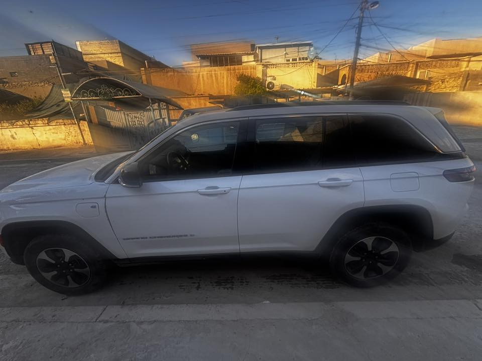 بيع مستعجل
السلام عليكم 
جيب شيروكي وارد أمريكي
سياره ماشيه 45كم

مديل 24
سعر 29الف$ بيه مجال عنوان بغداد البياع 
***********
