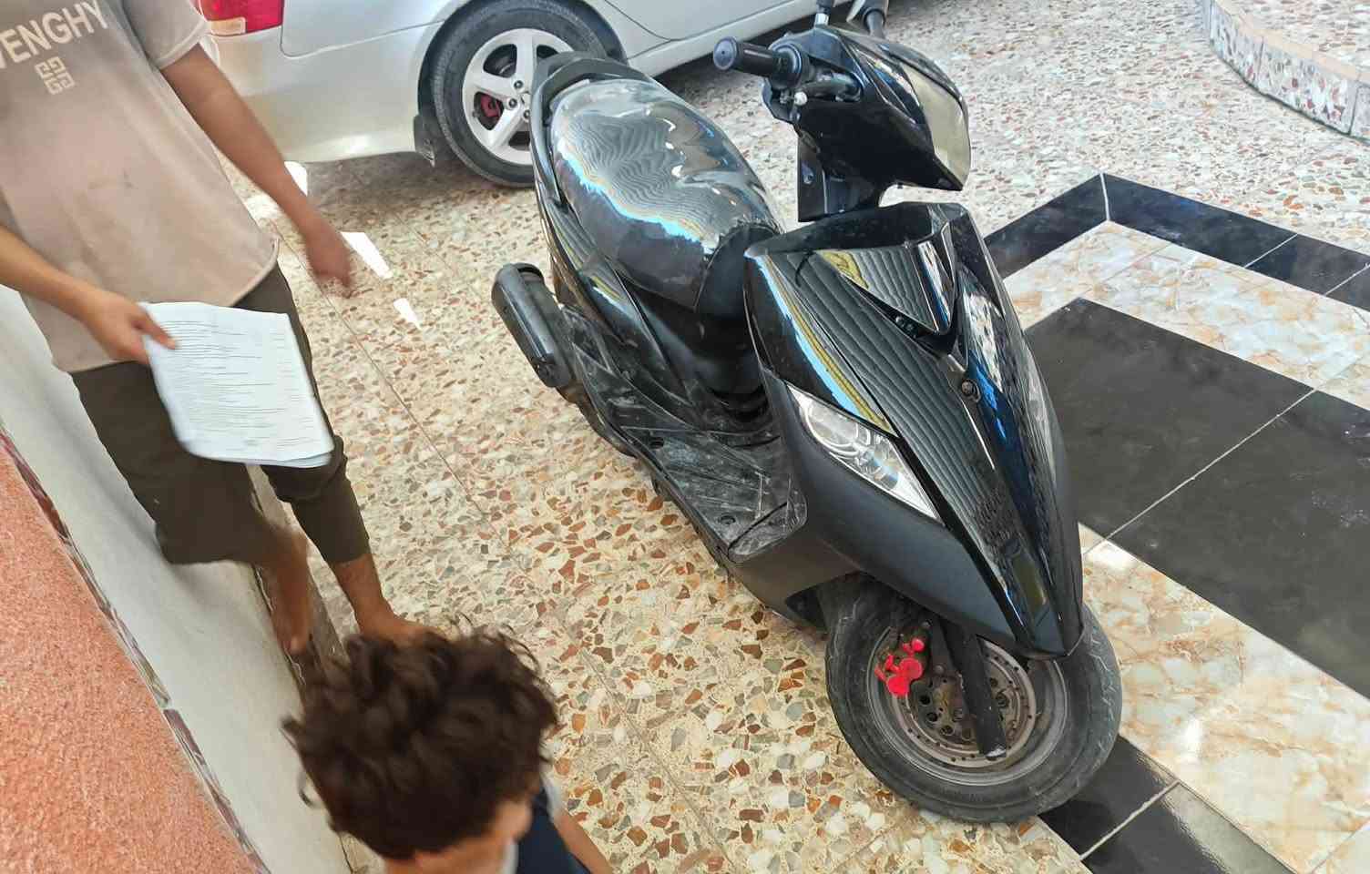 السلام عليكم دراجه GTR
نوزل 
 كهربائيات كلها شغاله 
گيچ سرعه 
گيج بانزين 
اشاير خلفيه 
اشاير اماميه 
لايت اصفر بلادي 
لايت ابيض LED 
ملاحضه الدراجه كامله مكمله بس ناقصها قايش 
سعر : 400 و بيها مجال 
مكاني بغداد ابو غريب النصر والسلام


**إذا كنت صاحب هذا الإعلان وتريد حذفه لأي سبب، رجاءا أرسل رسالة إلى الدعم الفني**