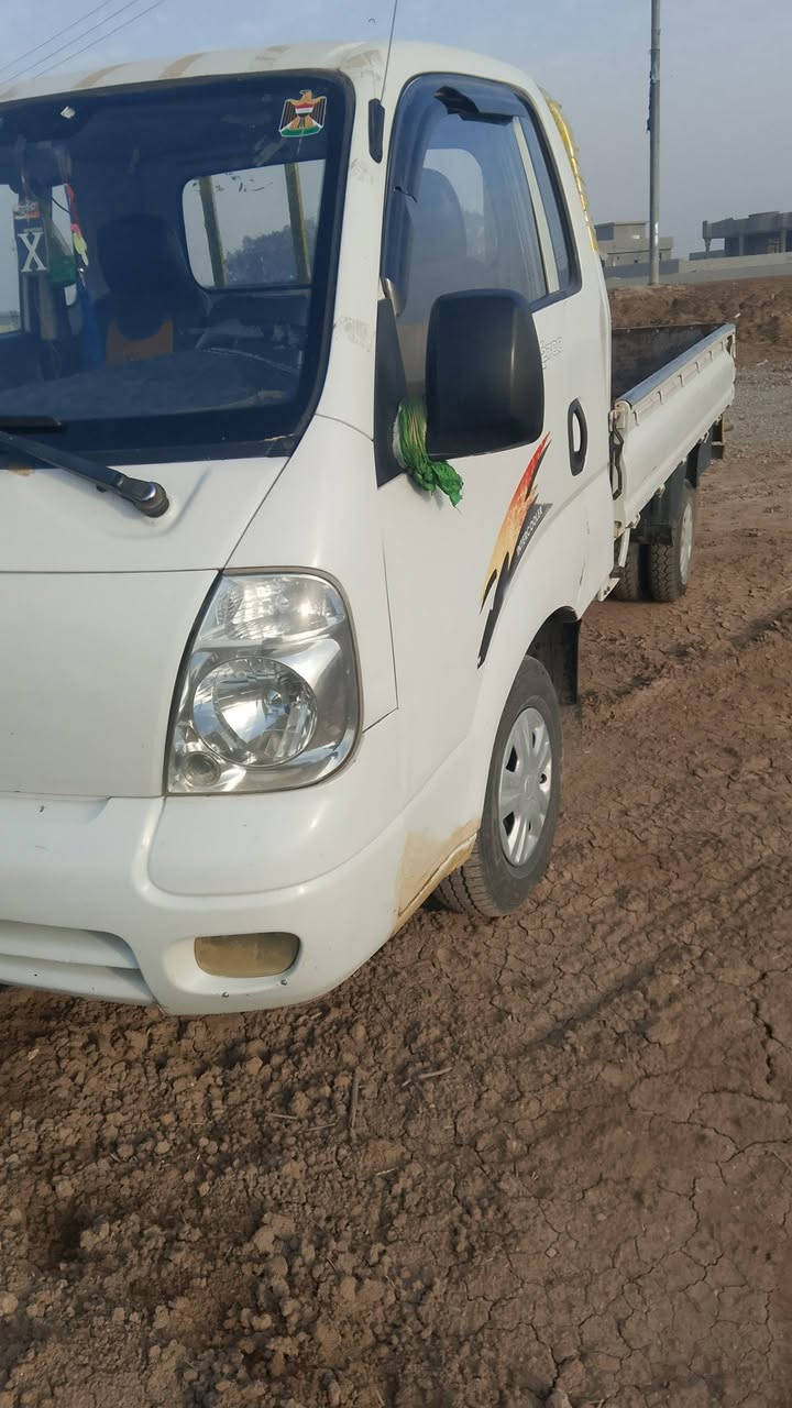 كيه موديل ٢٠١١رقم واسط الجديد بيها رشات صبغ جماليه السعر ٩٠ورقه المكان تاج الدين  ***********
