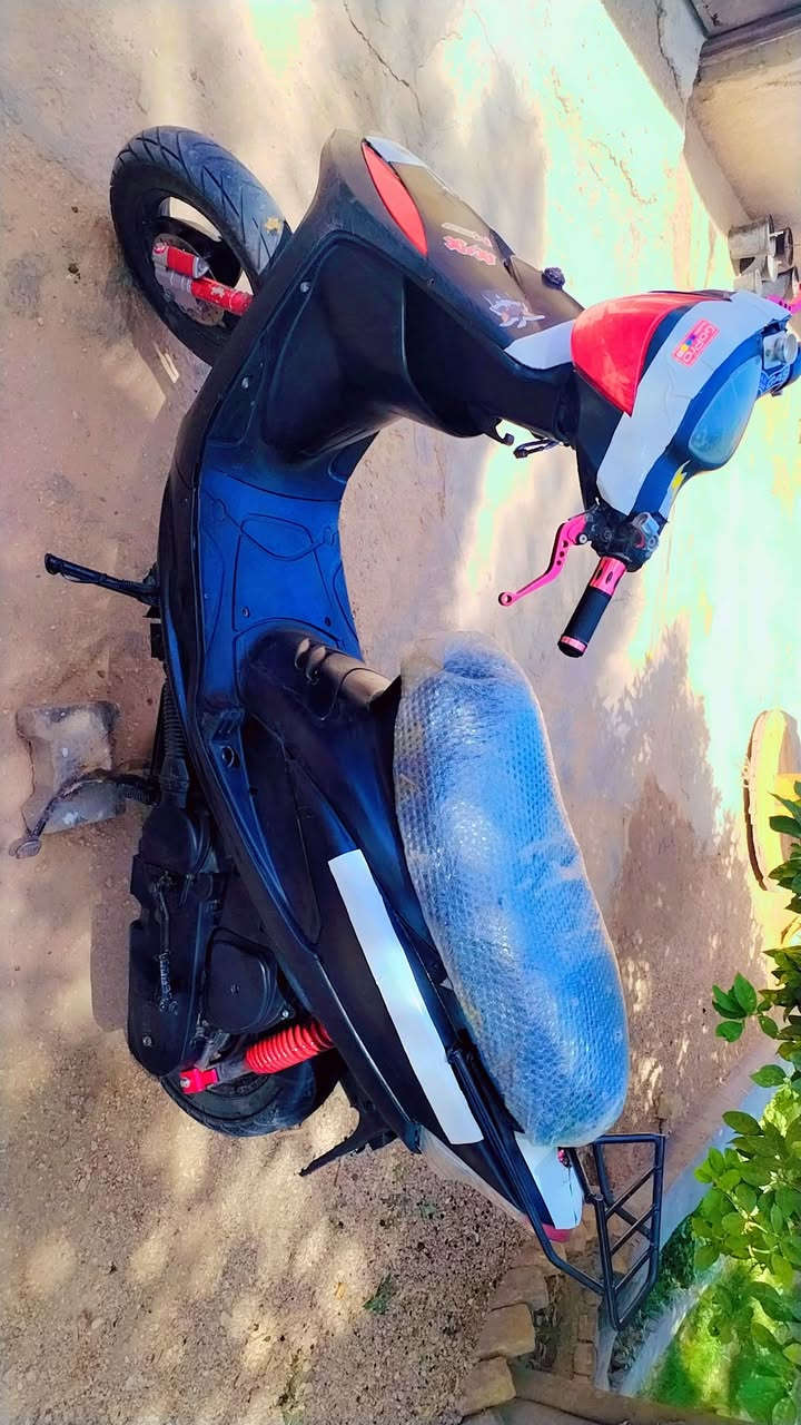 سلام عليكم شباب ماكس عدله بوشه ٤٩ دراجه نضيفه وحلوه محرك حلو كهربائيات شغاله شراي بيه خير ويدلل *********** خاص مفتوح 😘
