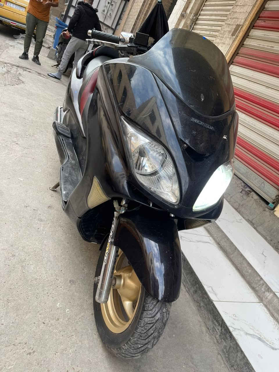 السلام عليكم للبيع ٠/٩ كرستال كير ٤ تحويلات ٧ نمر مكينة كفالة جيب فيتر وتعال كلب براحتك عجبتك بخدمتك اني كهربائيات كاملة منضومة زنون ويالة ذهبي تخم تاير بصمة وسويج طوارئ 🆘 شرط شعراية نقص مابيه السعر ٩٧٥ مكاني اعظمية *********** جاملغ خلفي موجود انطياك وياها وزوج مري
