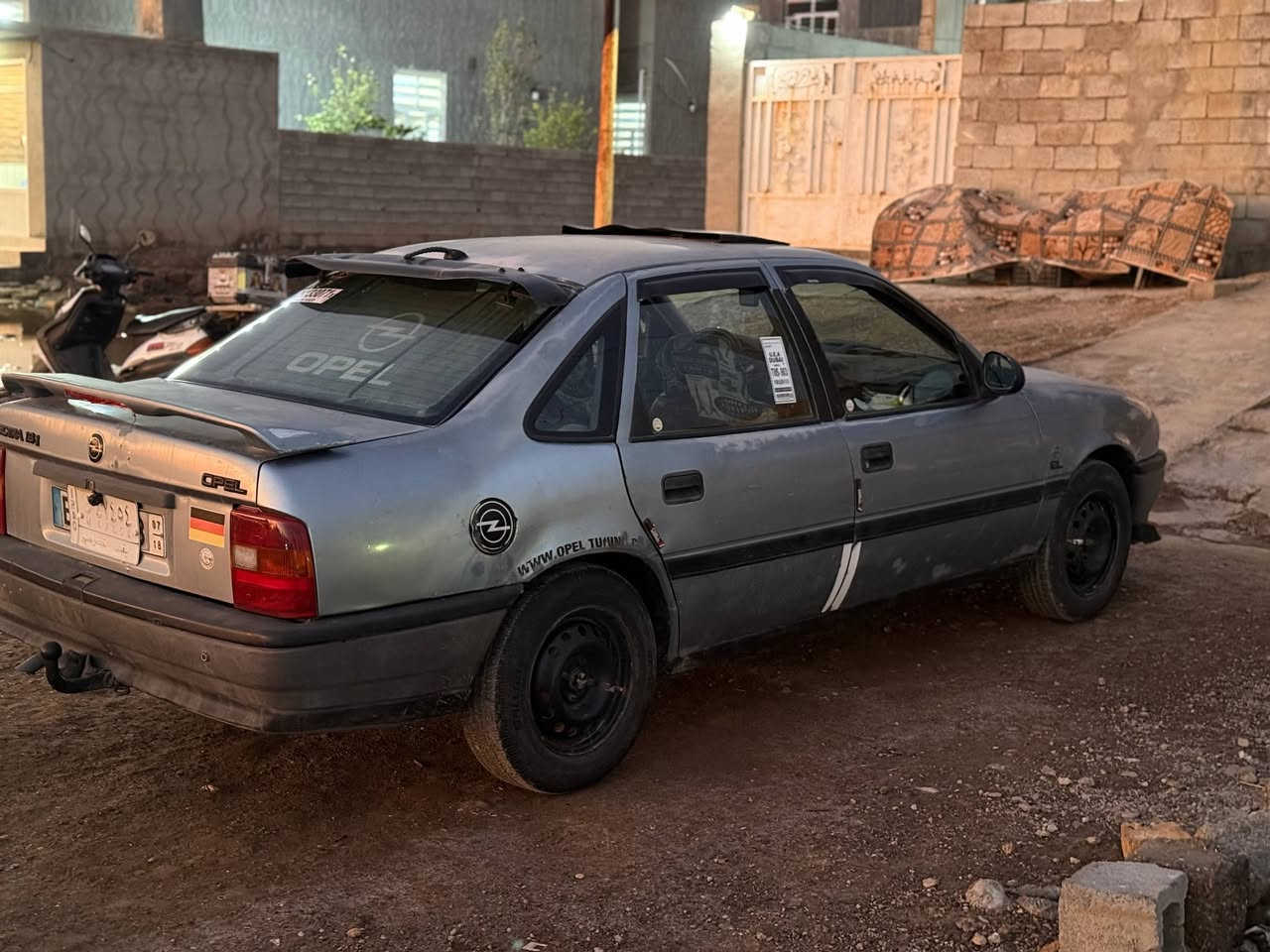 السلام عليكم /اوبل فكترا  موديل 91 رقم بغداد سنويه لل28 بأسمي  سياره كامله من كلشي لايت عدسه كامره اماميه وخلفيه مكاني ديالى الخالص السعر 30 ورقه 
***********
