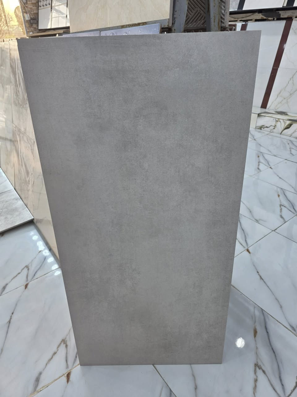 يعلن مجمع القريشي⏳️ للسيراميك عن عروض خاصة  لمدة شهر عن ✨️ الجداري لمعه درجة اولى 30×60 وبسعر مناسب جدا  🔥
السعر  يبدي من 4400الى 4500  🌹🌹يتوفر لوح ايراني لمعه درجة اولى 60×120 وبسعر مناسب جداً 
السعر من 6900الى 7500🌹🌹يوجد بورسلين خشن ولمعه أجود أنواع الشركات درجة اولى.  قياس 60x60      بسعر مناسب جداً يبدي من5500الى 7500 🌹🌹
العنوان طريق الحر مقابيل اعدادية صناعة مجاور مخبز السنابل يوجد توصيل لكافة أنحاء كربلاء وخارج كربلاء 
***********واتساب 
***********
