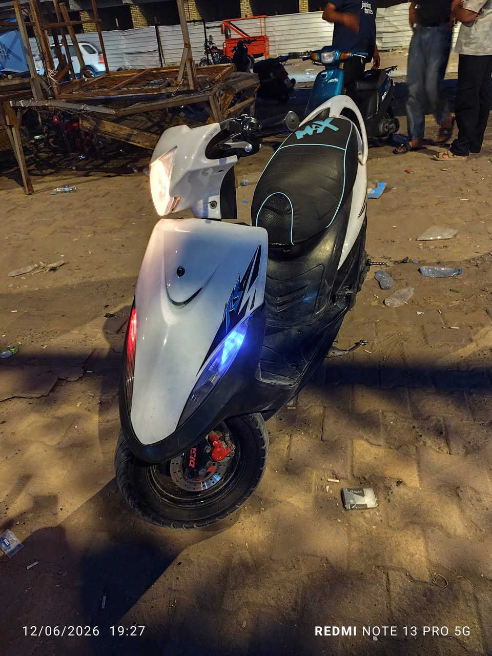 ماكس عدله. نقص بس الباتري فقط

دراجه حلوه. ونظيفه مكينه ناعمه تعال وشؤف بعينك 

قفل جنطه قفل اكسن عداد كهرباء كله شغال نقصها بس الباتري 

السعر.  نهائي 500

العنوان حي سومر قرب عمارة ماجد 

الهاتف ***********
