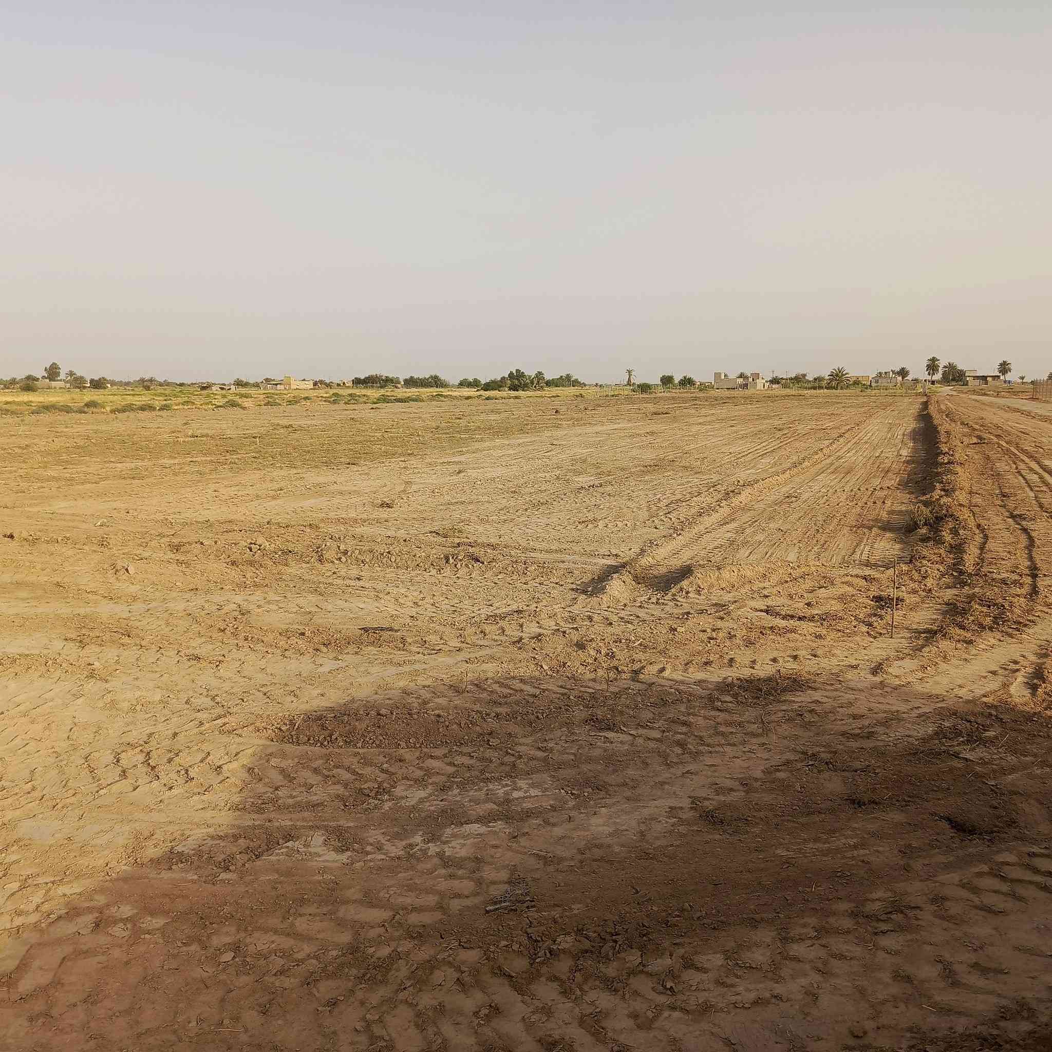 السلام عليكم 
قطعة ارض زراعيه للبيع 
المساحه 3 دونم على شارعين شارع تبليط وشارع سبيس متوفره كافة الخدمات من كهرباء وسحب وتبليط ومدرسه قريبه صالحه للسكن والزراعه نهر سقي يبعد عنها ١٠ امتار ماء اساله قريب كهرباء بيها شارع تبليط جديد تقع في منطقة سعيدان تبعد عن الشارع العام المؤدي الى الساده الاخوان ٧٠٠ متر تقريبآ  
للاستفسار ***********
