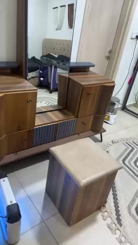 للبيع غرفه تركيه ضخمه ٧ قطع بعد اكو قطع مامصورهة  نضيفه مابيهة ضرر السعر٦٠٠ مستعجل على بيعتهة عنواني ابو غريب  مجمع ديوان الرقابه   ٠٧٧٠ ٠٣٨ ٠٨٥٧
