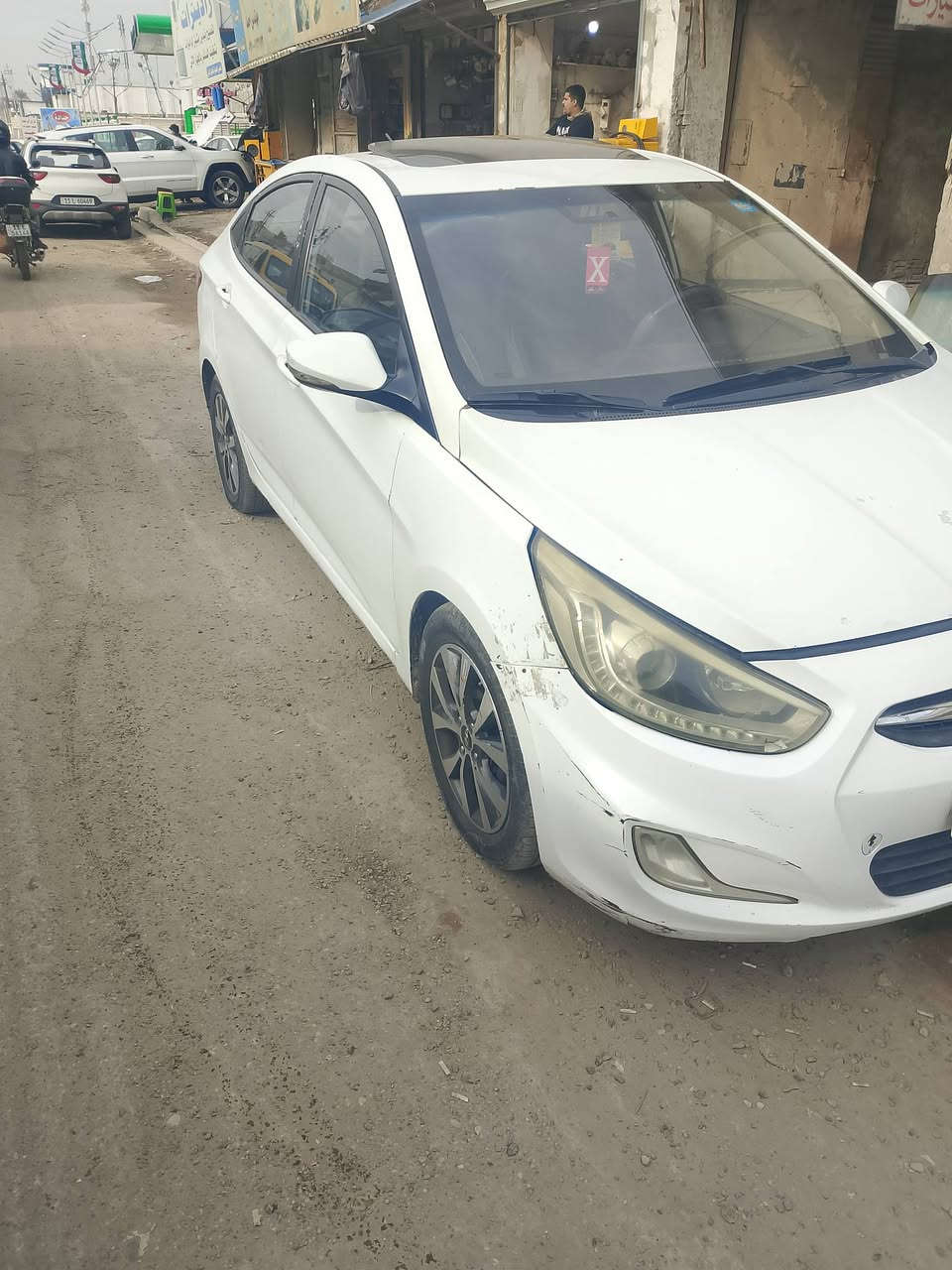 السلام عليكم للبيع سيارة نوع اكسنت موديل 2016 خليجي اللون ابيض فول مواصفات 5 ويلكب تحكم ستيرن فتحة سقف اشاير بلمري لايتات زنون بلادي سنترلك بيهة صبغ 3قطع اثر طخات سنوية لل2030 ورقم جديد مشروع وطني السعر 87وبيها مجال بسيط العنوان بغداد الرقم ***********
